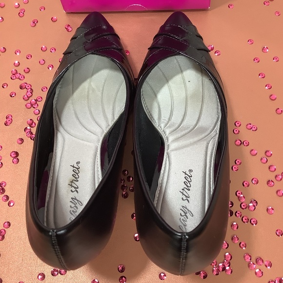 EASY STREET JENNA BLACK PATENT PUMP - Picture 8 of 11